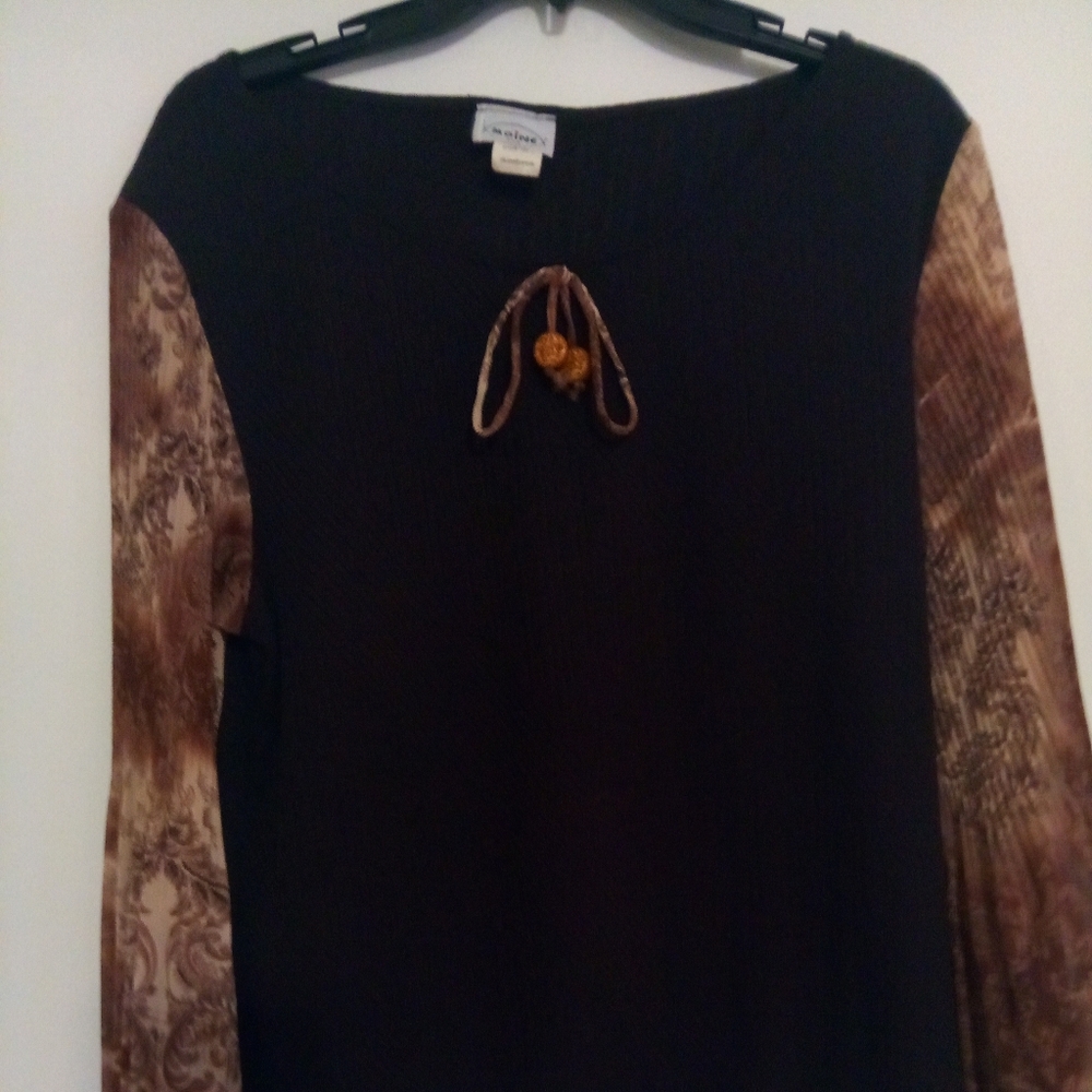 Monie USA Blouse.